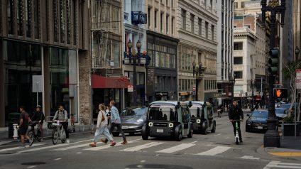 Rinnovabili • Robotaxi senza volante e pedale del freno. E la sicurezza?