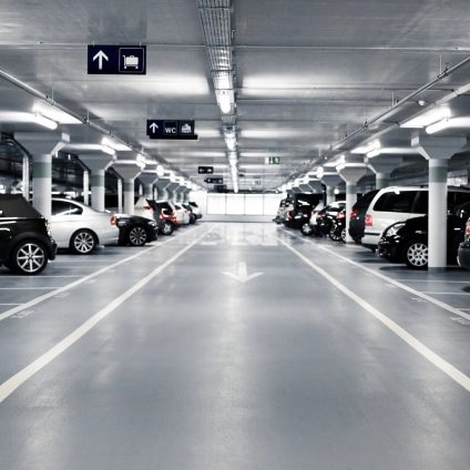 Rinnovabili • Brevetto Ford: l’auto parcheggiata si sposta da sola per evitare urti e sportellate