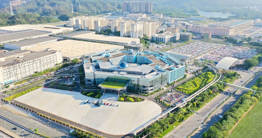 Rinnovabili • Il riscaldamento climatico è globale, ma le regole per favorire la transizione energetica no. BYD rilancia il tema di una mobilità senza confini