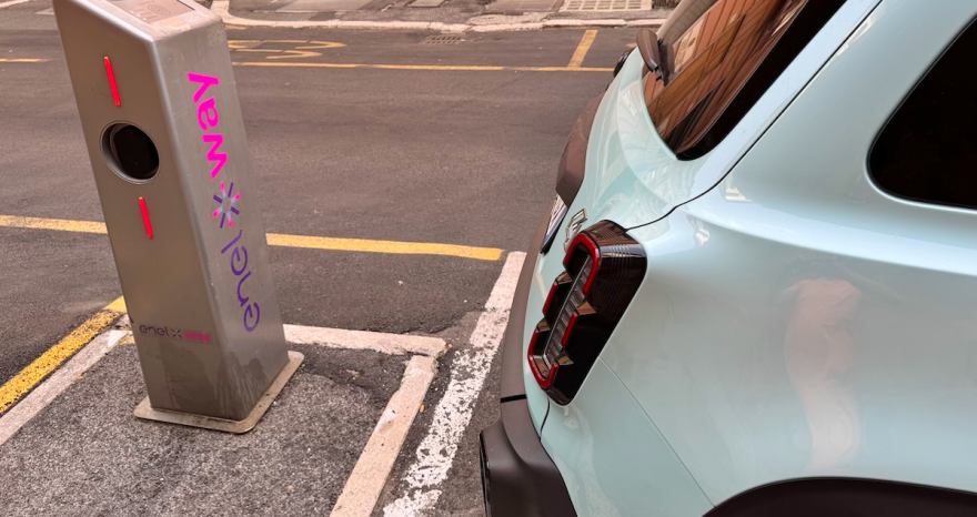 Rinnovabili • Colonnine di ricarica: l'infrastruttura UE va più veloce delle auto elettriche