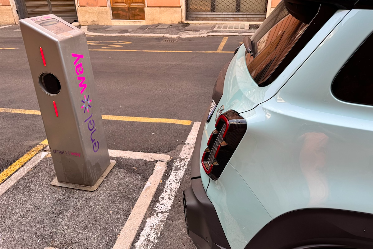 Colonnine di ricarica: l’infrastruttura UE va più veloce delle auto elettriche