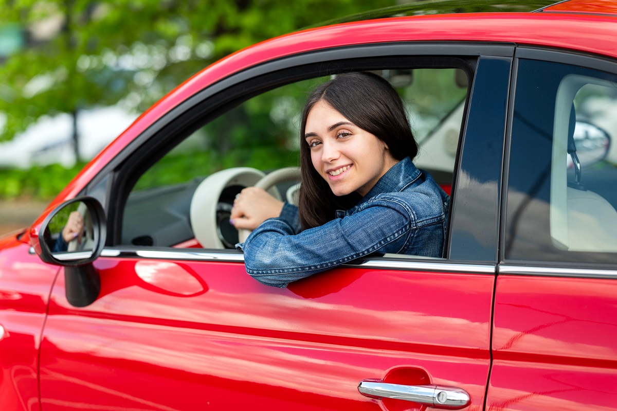 Generazione “Zero auto”, meglio la micromobilità elettrica che la patente B a 18 anni