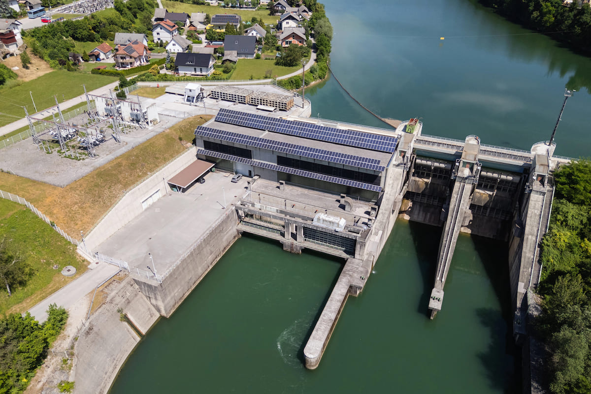 Più energia senza nuove reti: l’ibridazione idroelettrica può regalare all’Italia 7 GW di fotovoltaico