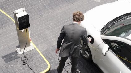Rinnovabili • Auto elettriche, la mappa italiana delle immatricolazioni: Lazio e Lombardia in testa, il Sud sorprende