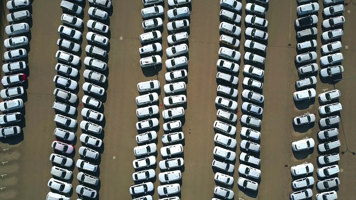 Più auto elettriche che a benzina in Europa: sorpasso storico. Italia boom con +77% sul 2025
