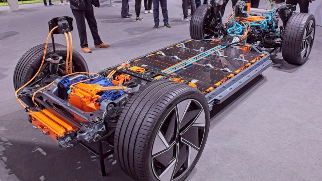 Rinnovabili • Incendio delle auto elettriche: tra fake news e verità