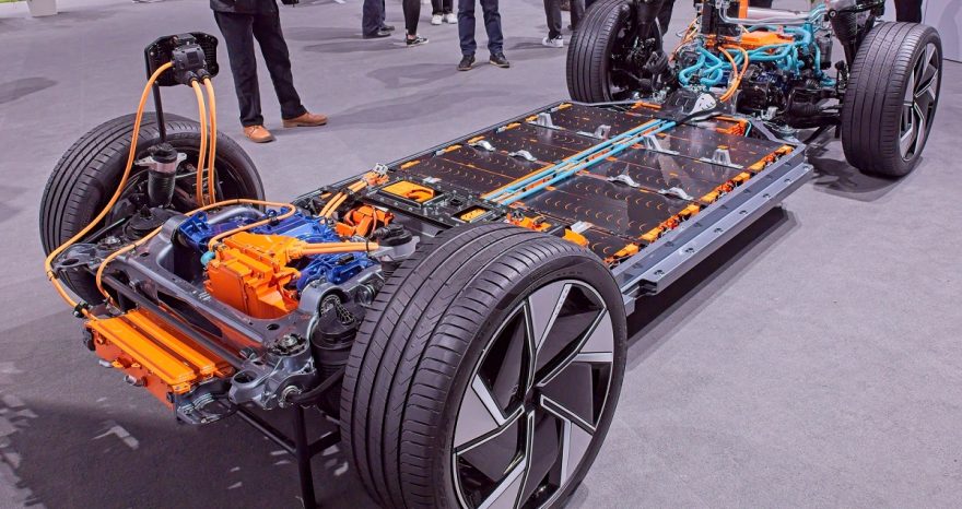 Rinnovabili • Incendio delle auto elettriche: tra fake news e verità