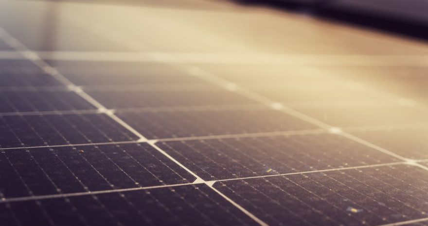 Rinnovabili • Perovskiti, verso il 30% d’efficienza con le celle solari a tripla giunzione stabili