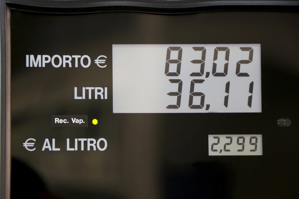 Sconto sul diesel fino al 6 agosto. Si risparmiano 17 centesimi al litro