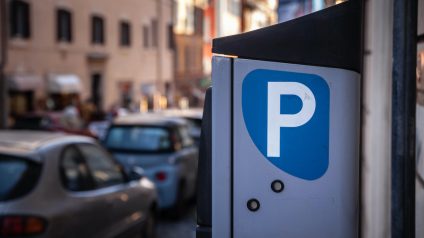 Rinnovabili • Strisce blu a Roma? Si pagano con lo smartphone. Prove di modernità nella Capitale