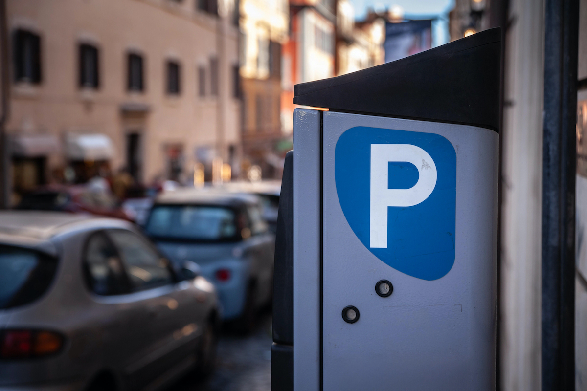 Strisce blu a Roma? Si pagano con un tap. Prove di modernità della Capitale