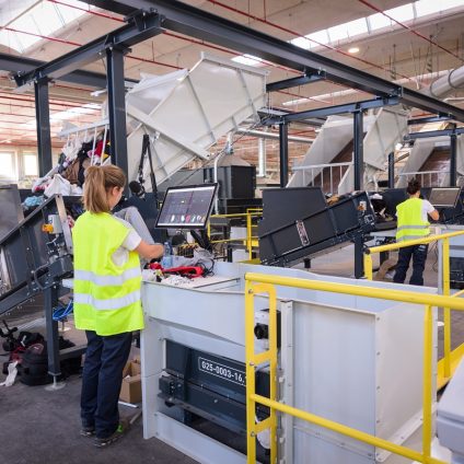 Rinnovabili • Textile Hub, una delle infrastrutture più innovative d’Italia per il recupero delle fibre tessili