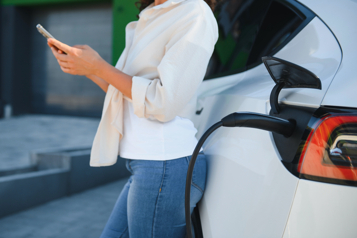 Oltre il barile, con l’auto elettrica si risparmiano 12 miliardi di euro. E siamo più “sicuri”