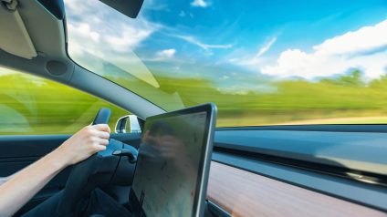 Rinnovabili • Grande Fratello anche in auto: dal satellite interventi sulla velocità per ridurre gli incidenti