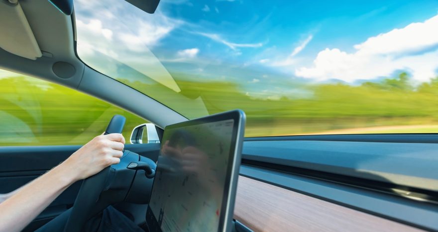 Rinnovabili • Grande Fratello anche in auto: dal satellite interventi sulla velocità per ridurre gli incidenti