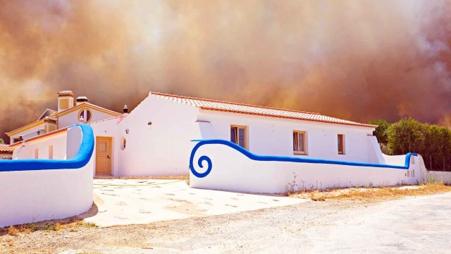 Rinnovabili • L'impatto del rischio crescente di incendi sulle assicurazioni