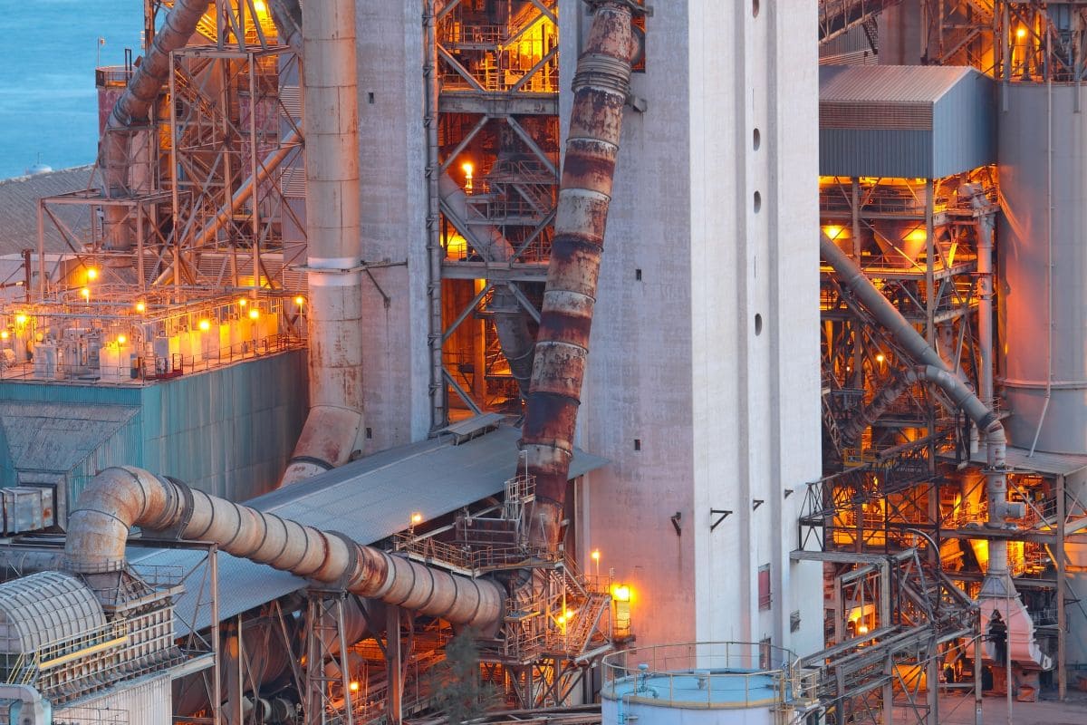 Rinnovabili • Produrre cemento a emissioni zero? Da oggi è possibile grazie al plasma
