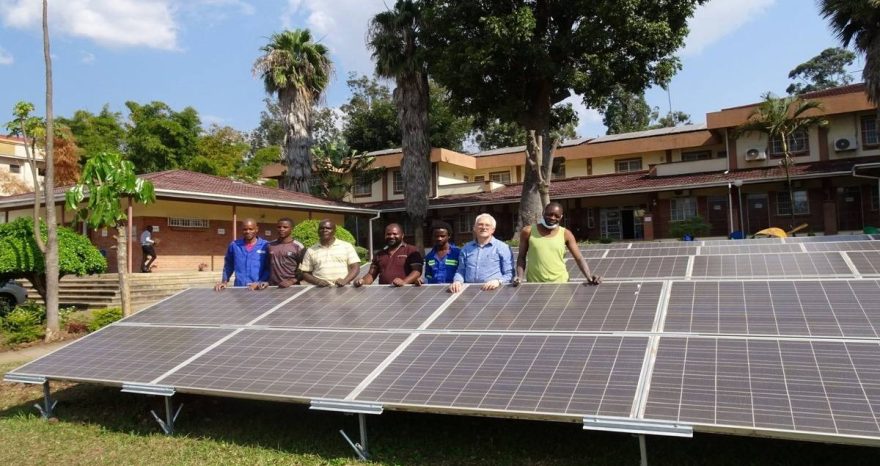 Rinnovabili • Healthcare in Africa: l'energia solare che salva la sanità