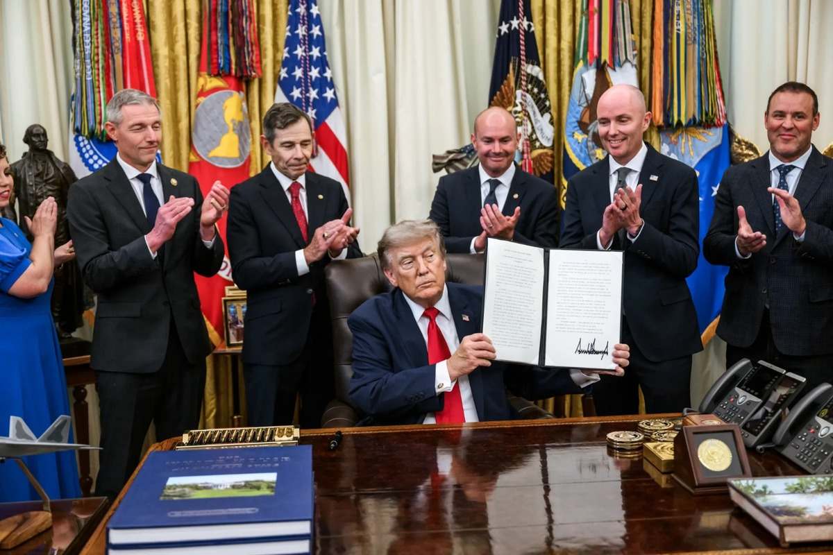 Da Trump nuove tariffe commerciali per competere con la Cina su solare e microchip