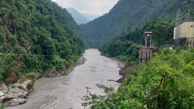 Rinnovabili • inondazione-nepal-clima-idroelettrico-india