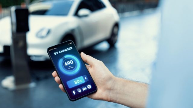 Rinnovabili • Auto ricaricabili, a luglio boom del 37%. Crollano diesel e benzina