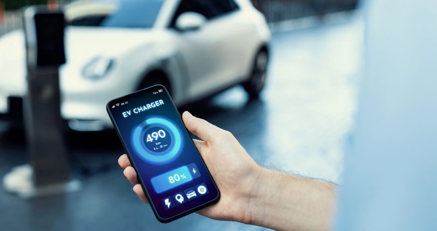 Rinnovabili • Auto ricaricabili, a luglio boom del 37%. Crollano diesel e benzina