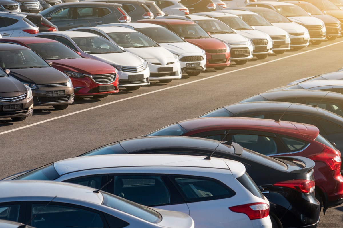 Auto usate, mercato sta bene: crescono sempre più le ibride elettriche, plug-in
