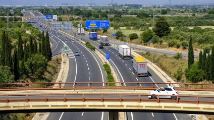 Rinnovabili • Caro carburanti, 1,8 miliardi di euro bruciati per il pieno per le vacanze. Quanto costa un pieno?