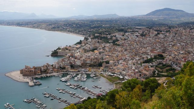 Rinnovabili • Rinnovabili e AU, obbligo di garanzia fideiussoria in Sicilia