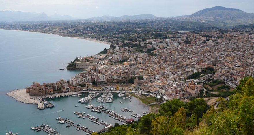 Rinnovabili • Rinnovabili e AU, obbligo di garanzia fideiussoria in Sicilia