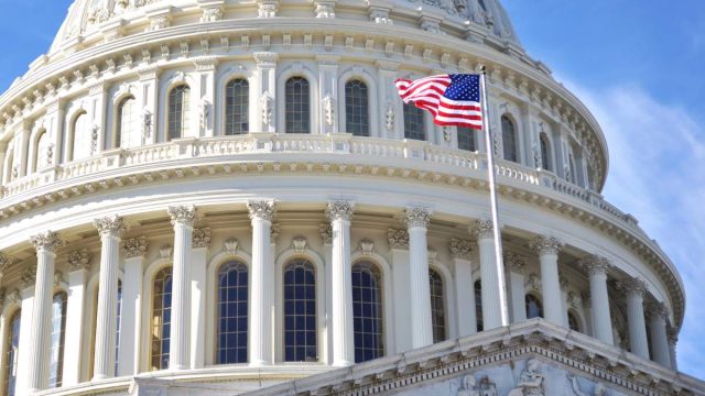 Rinnovabili • USA: la Camera vota per tagliare i costi energetici dei data center