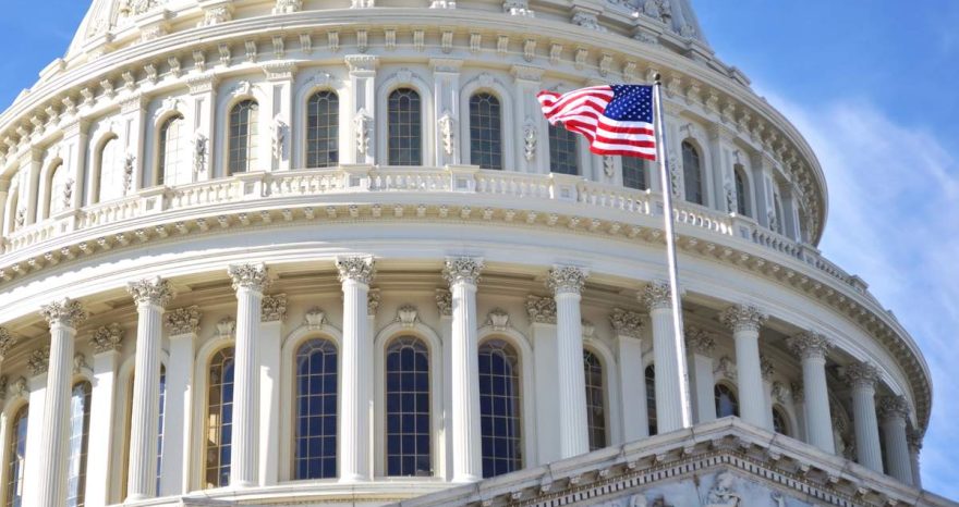 Rinnovabili • USA: la Camera vota per tagliare i costi energetici dei data center