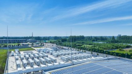 Rinnovabili • Cina, fabbriche di batterie: sospese le nuove autorizzazioni