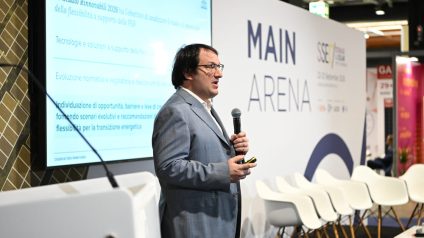 Rinnovabili • Studio AGICI: «Con le batterie industriali ROI oltre il 9%, ma per spingere i 122 GWh serve stabilità»