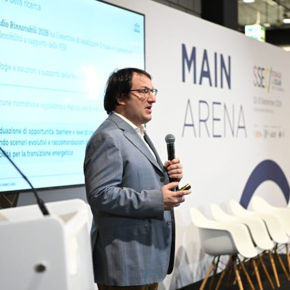 Rinnovabili • Studio AGICI: «Con le batterie industriali ROI oltre il 9%, ma per spingere i 122 GWh serve stabilità»