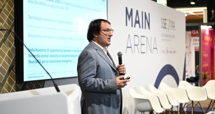Rinnovabili • Studio AGICI: «Con le batterie industriali ROI oltre il 9%, ma per spingere i 122 GWh serve stabilità»