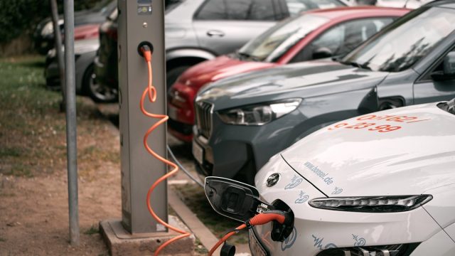 Rinnovabili • Auto elettrica: le 5 caratteristiche standard per ogni BEV che si rispetti