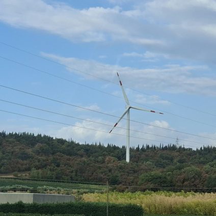 Rinnovabili • Rinnovabili bloccate: in Italia 150 GW fermi tra burocrazia e NIMBY