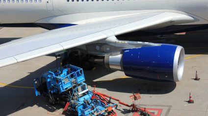 Rinnovabili • Carburante sostenibile per gli aerei, aeroporti Ue superano quota minima obbligatoria