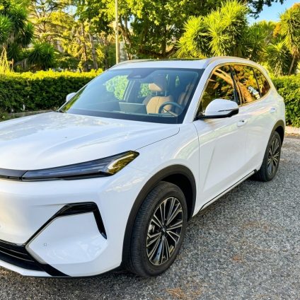 Rinnovabili • Geely Starray EM-i, il SUV plug-in silenzioso, di qualità a prezzi pop