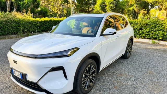 Rinnovabili • Geely Starray EM-i, il SUV plug-in silenzioso, di qualità a prezzi pop