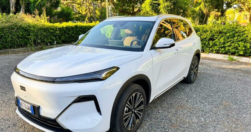 Rinnovabili • Geely Starray EM-i, il SUV plug-in silenzioso, di qualità a prezzi pop