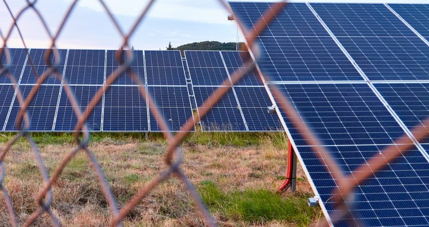 Rinnovabili • NZIA: come i criteri di resilienza trasformeranno il fotovoltaico europeo