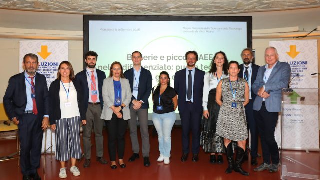 Rinnovabili • RAEE e batterie nei rifiuti indifferenziati: uno studio svela quanto costa recuperarli prima dell'inceneritore