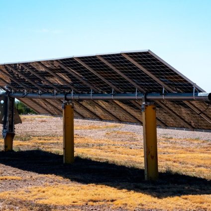 Rinnovabili • Perché la crisi energetica 2026 non ha fatto decollare il solare europeo?
