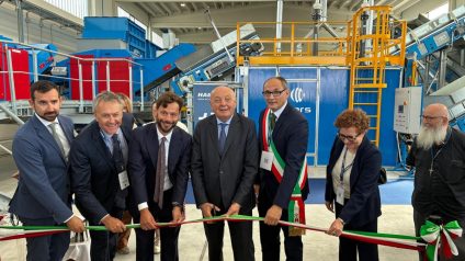 Rinnovabili • Haiki+ e Igers inaugurano a Novara, un hub totalmente automatizzato e integrato per il riciclo del tessile