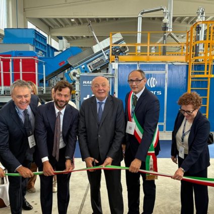 Rinnovabili • Haiki+ e Igers inaugurano a Novara, un hub totalmente automatizzato e integrato per il riciclo del tessile