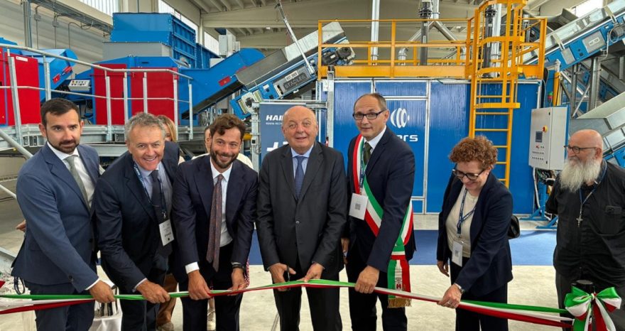 Rinnovabili • Haiki+ e Igers inaugurano a Novara, un hub totalmente automatizzato e integrato per il riciclo del tessile
