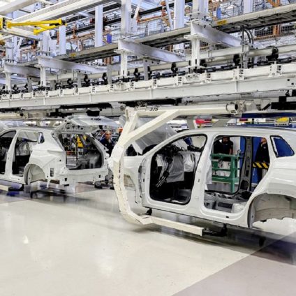 Rinnovabili • Volkswagen, taglio epocale: 100.000 esuberi entro il 2030
