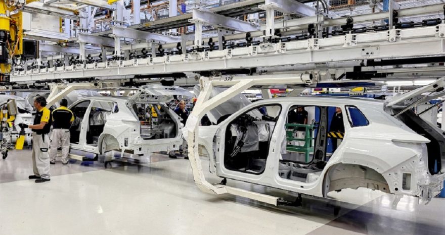 Rinnovabili • Volkswagen, taglio epocale: 100.000 esuberi entro il 2030